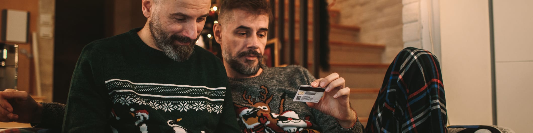couple shopping online