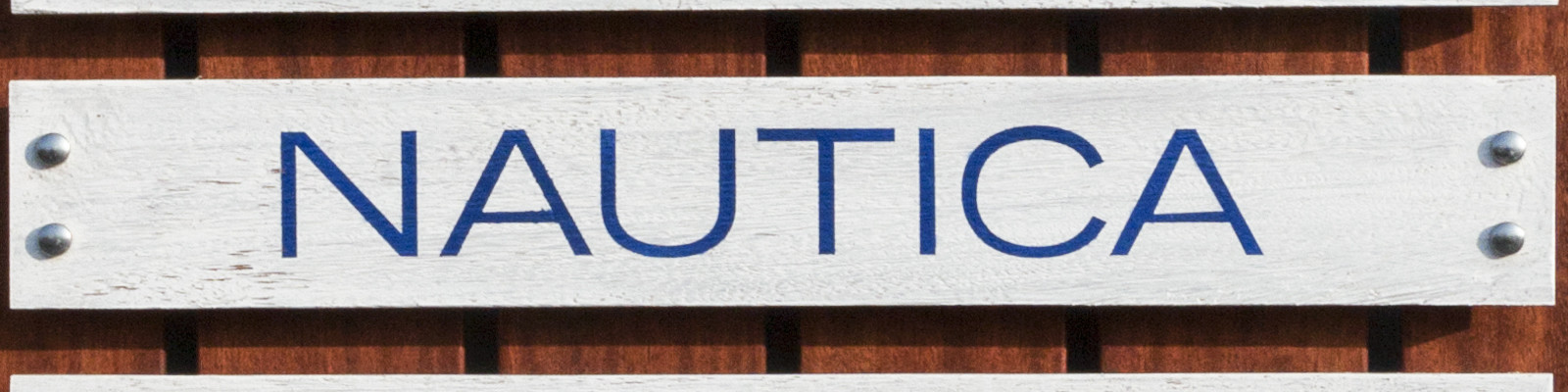 Nautica street sign