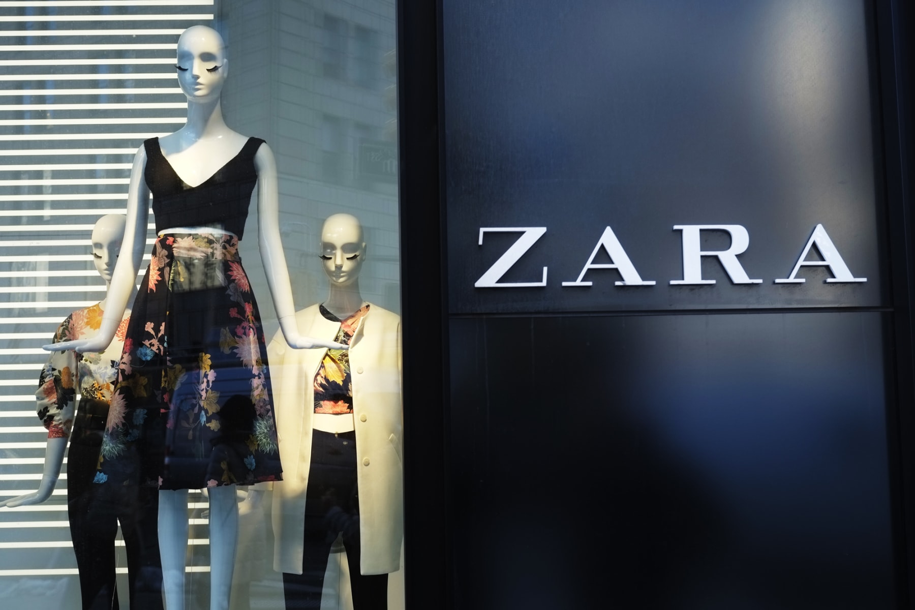 Zara closing stores
