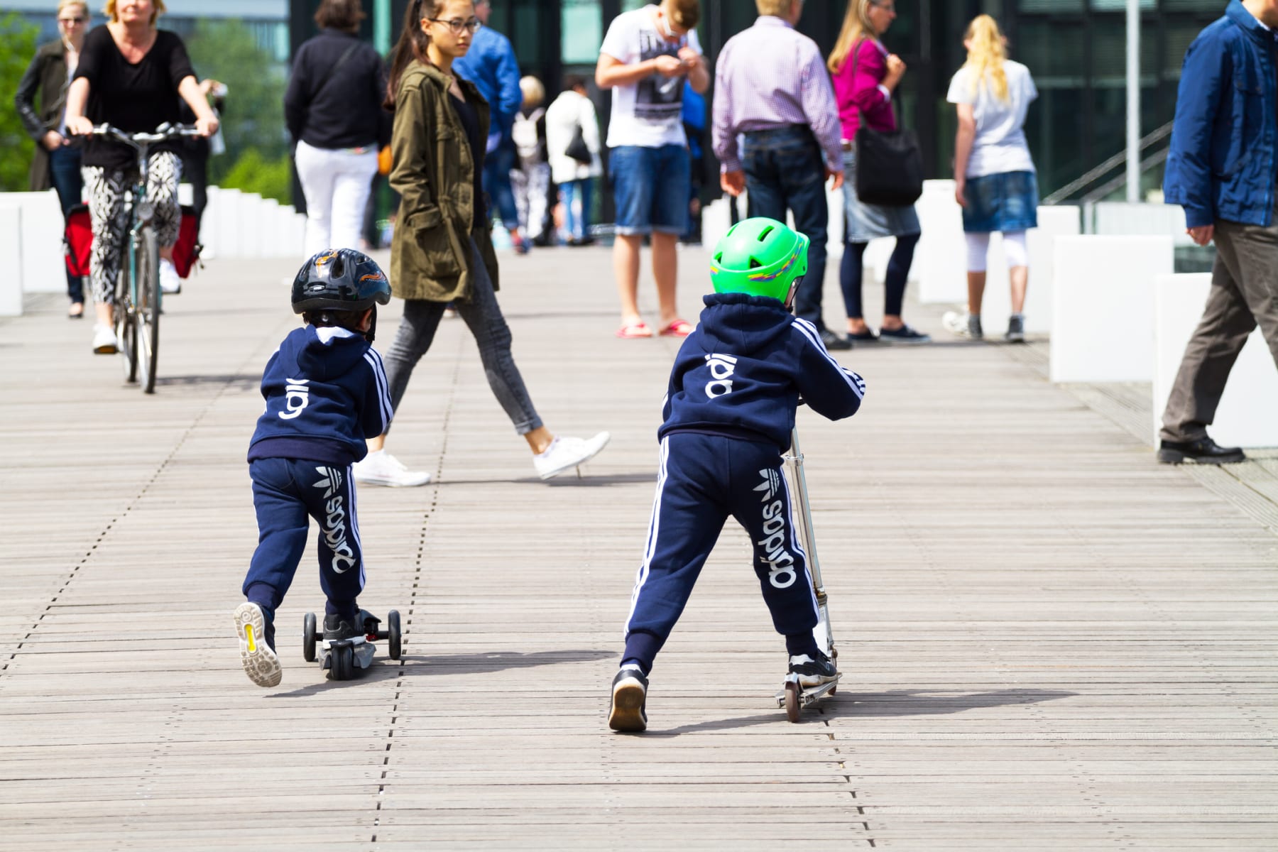 Anual Disminución Hacer un muñeco de nieve How to Shop and Save on Kids' Adidas Items