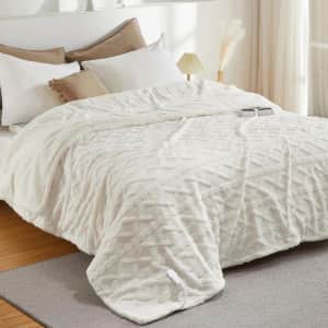 Garvee 84" x 90" Electric Blanket with Dual Control: $59.99