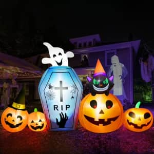 Iznen 9.5-Foot Halloween Inflatable Outdoor Decor: $29.99