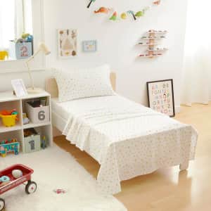 Amazon Basics Toddler's Easy-Wash 3-Piece Sheet Set: $8.26