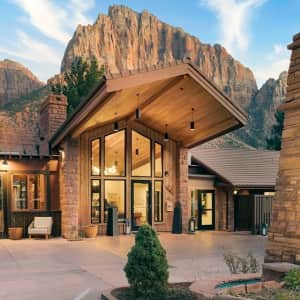 Summer Stays at 4-Star Hotel near Zion National Park at Travelzoo: from $359/nt