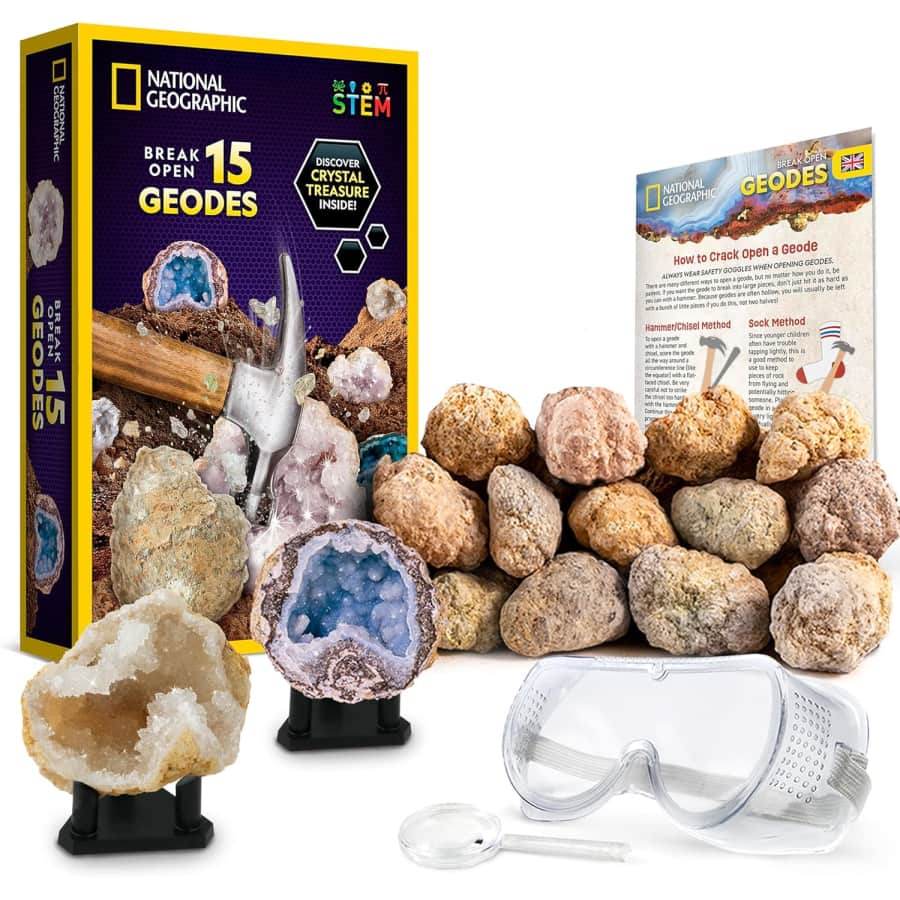 Nat Geo Break Open 15 Geodes Kit: $31.99