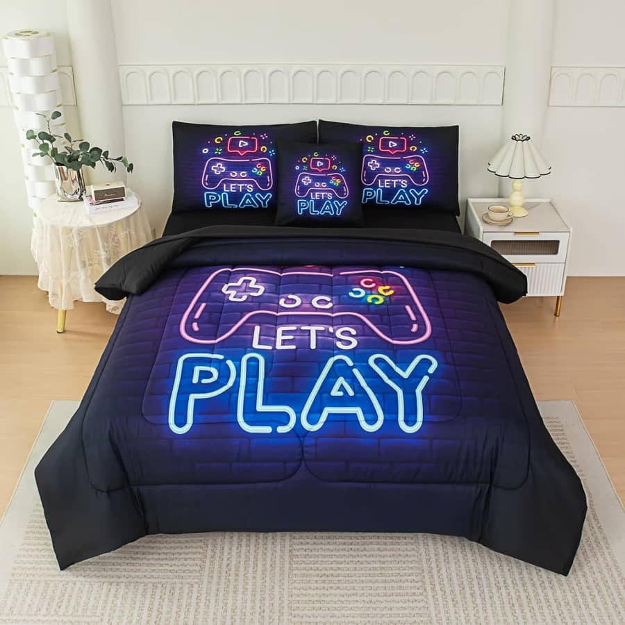 NineNine 6-Piece Gaming Bedding Set: $25 to $30