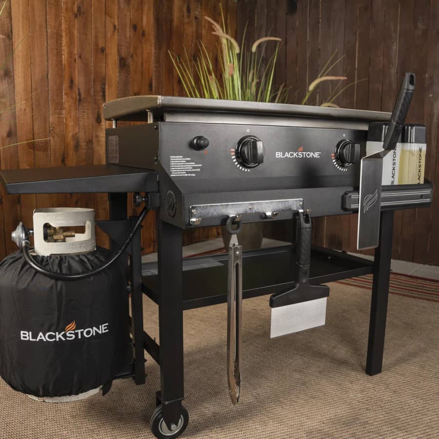 Blackstone 28" Griddle w/ Cover: $199.99