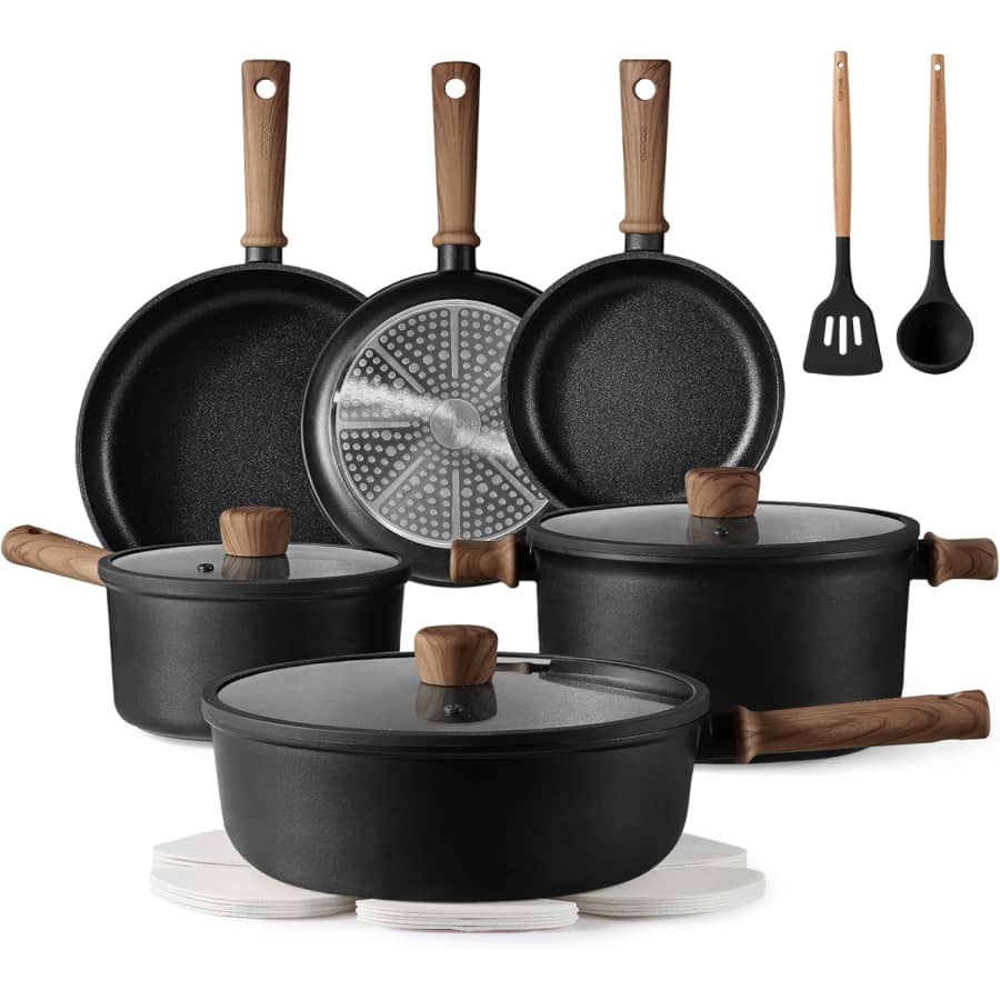 Carote 16-Piece Nonstick Cookware Set: $80