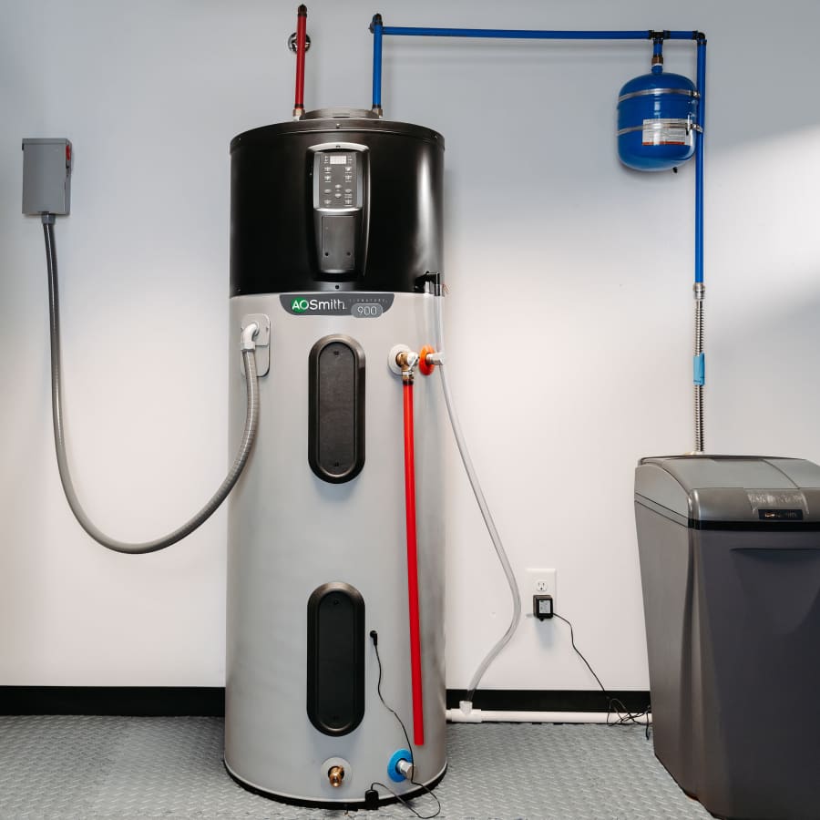 A.O. Smith Signature 900 80-Gallon 10-Year Warranty 240V Smart Hybrid Heat Pump: $899