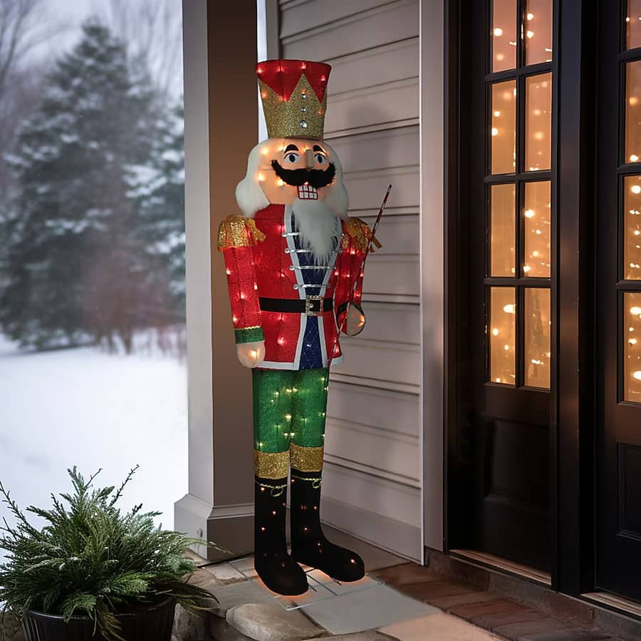 Outdoor Christmas Decoration Deals at Lowe's: Up to 33% off