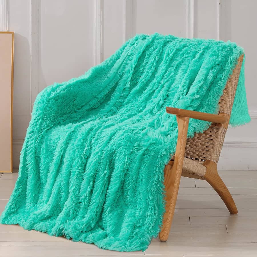 Tuddrom 80" x 90" Decorative Extra Soft Faux Fur Blanket: $9.99
