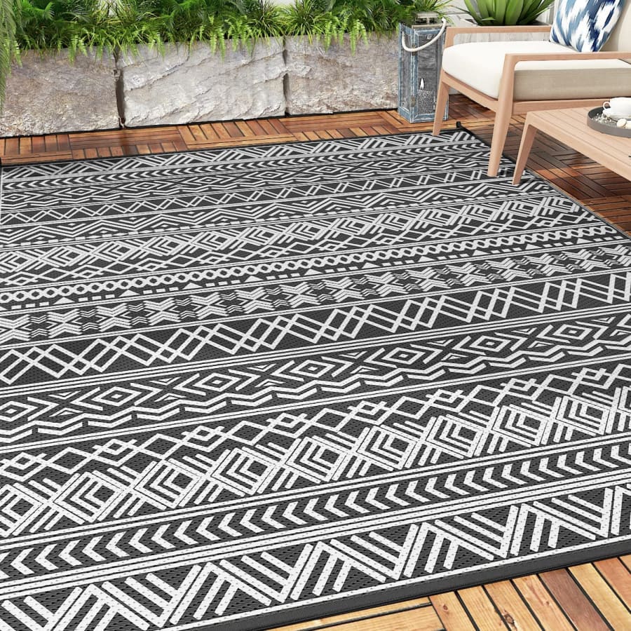 MontVoo 5x8-Foot Outdoor Rug for $40