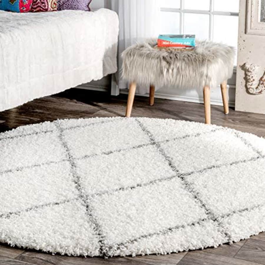 nuLOOM Tess Cozy Soft & Plush Modern Area Rug, 4' Round, White for $45