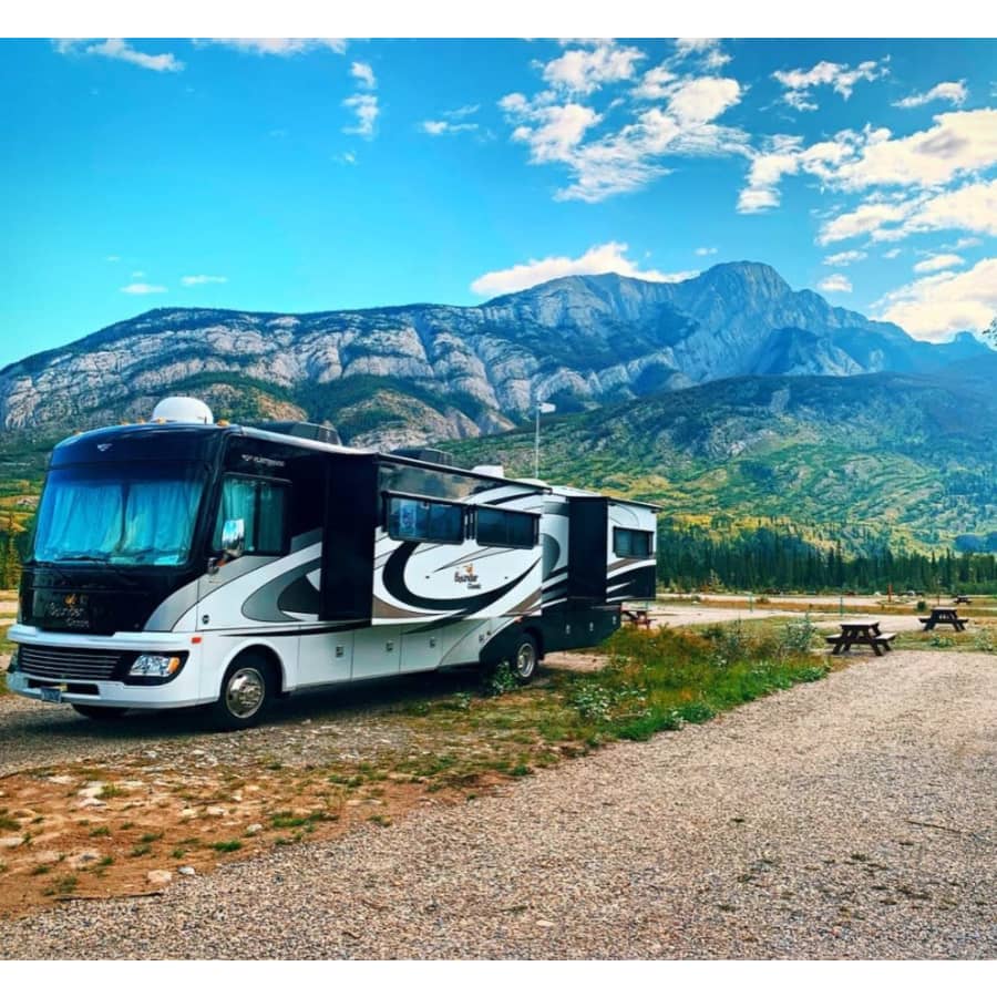 RVshare RV Rentals: $100 off bookings of $1,000 or more