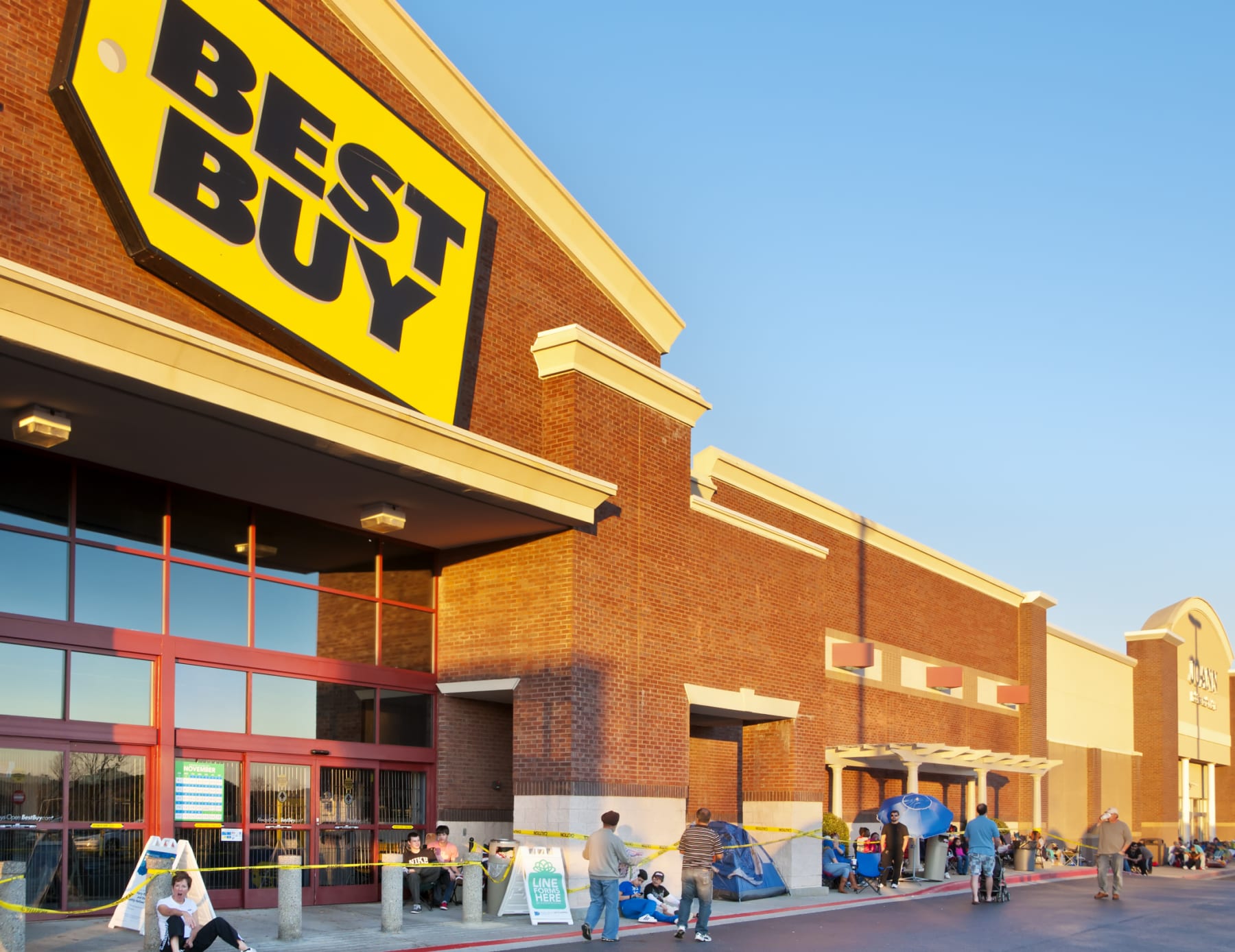 Shoppers camp out in front of Best Buy store.