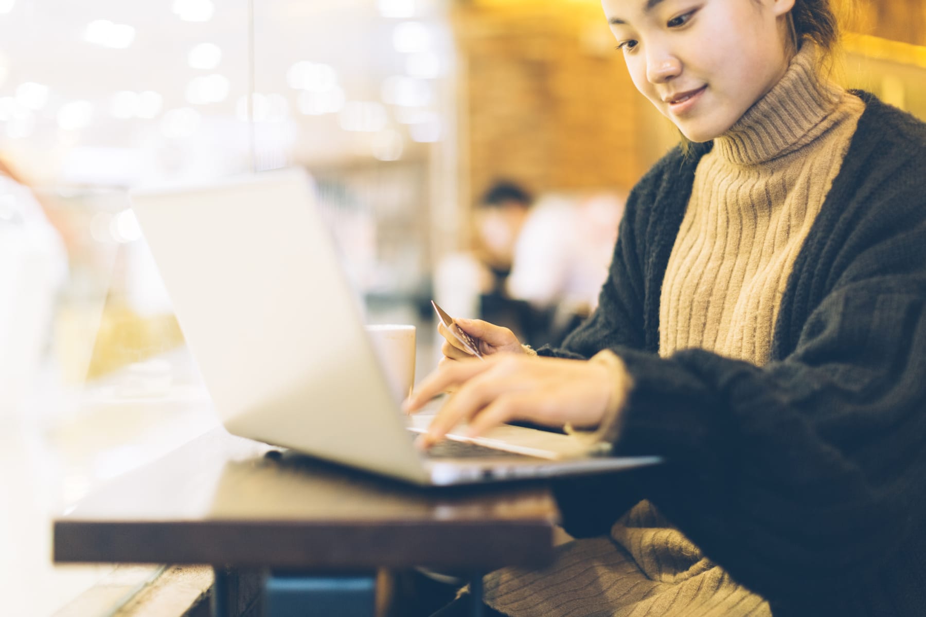 woman shopping on laptop