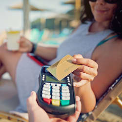 8 Smart Money Moves to Make While Traveling