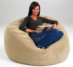 Winner of dealnews' Lounge Bag Giveaway